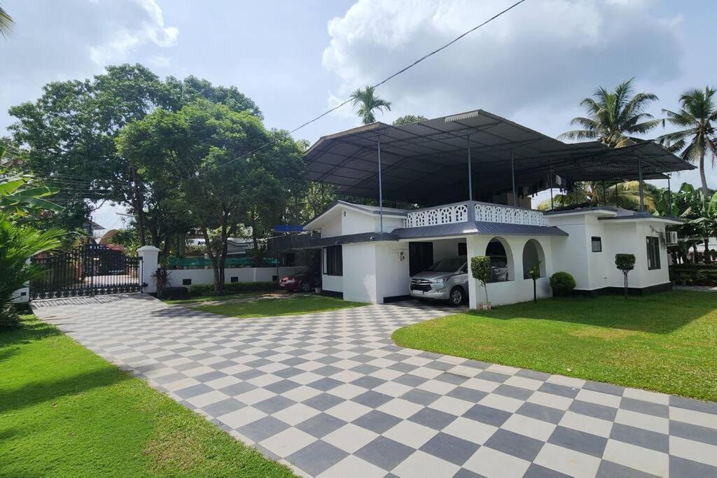 Garden Park Villa Tiruvalla Exterior foto
